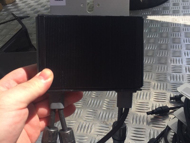 Componenti di un impianto fotovoltaico prima del montaggio